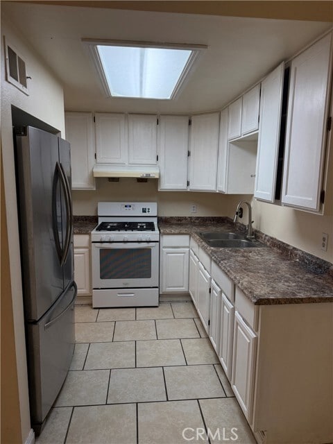 Building Photo - 1175 E 9th St