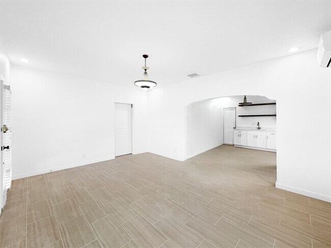 Building Photo - 701 S 26th St