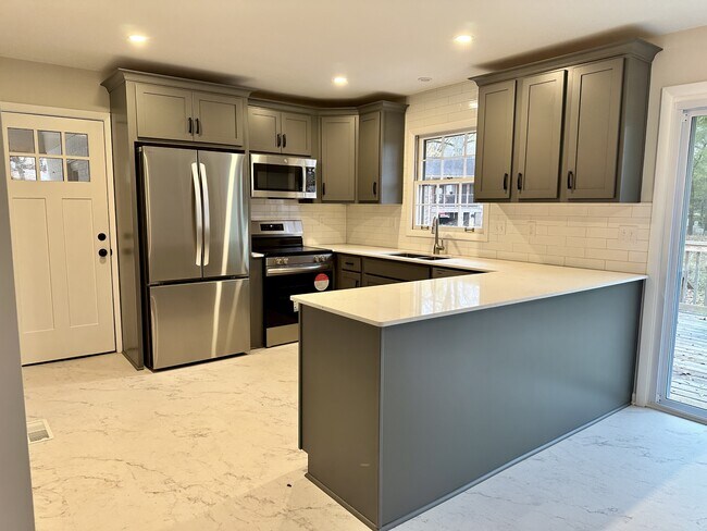 Building Photo - 231 Hillwood Ln