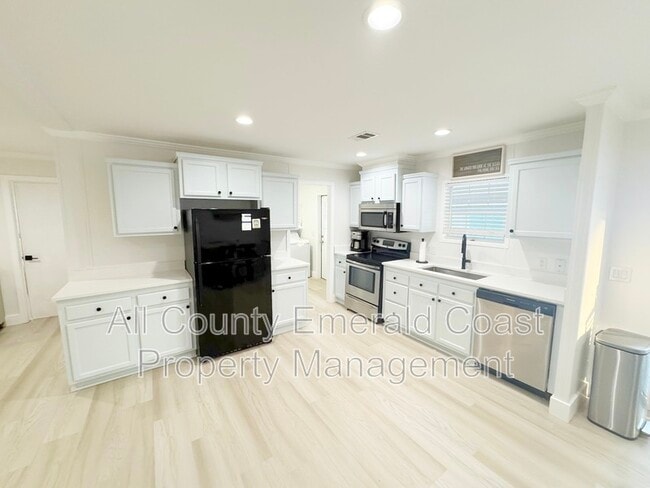 Building Photo - 444 Montigo Ave N