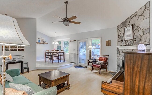 Building Photo - 2724 Quail Point Dr