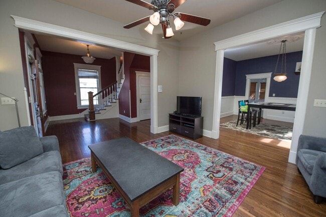 Building Photo - 1350 N Washington Ave