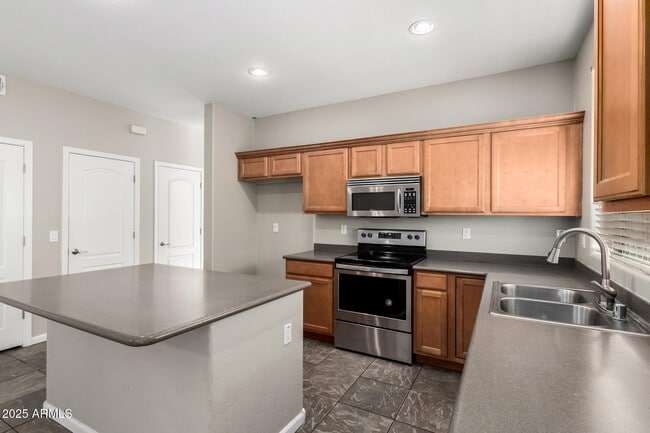 Building Photo - 13550 W Cypress St