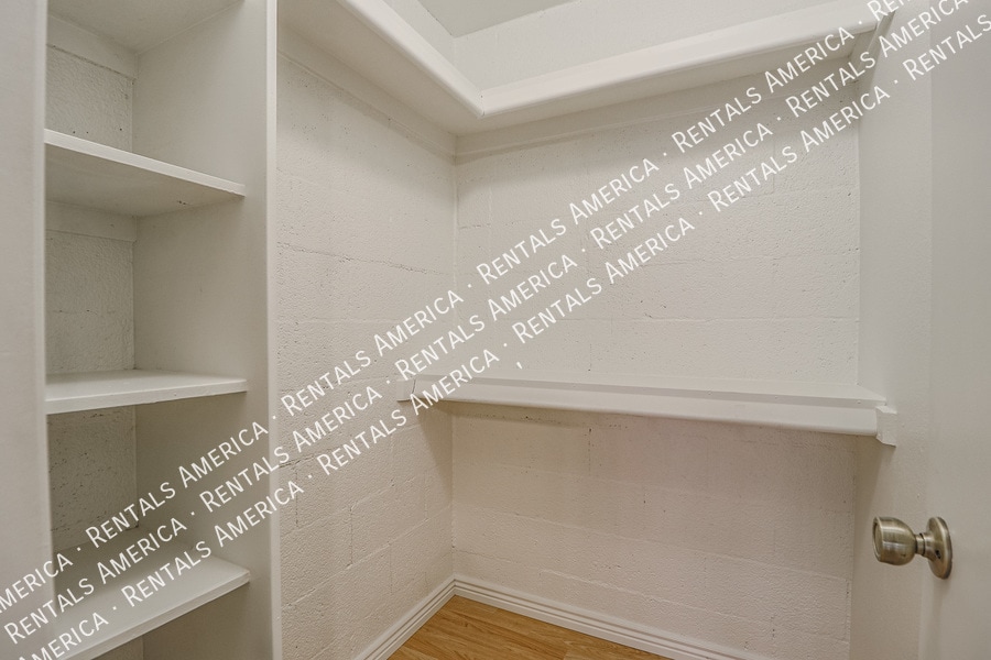 Building Photo - 195 N Cottonwood St