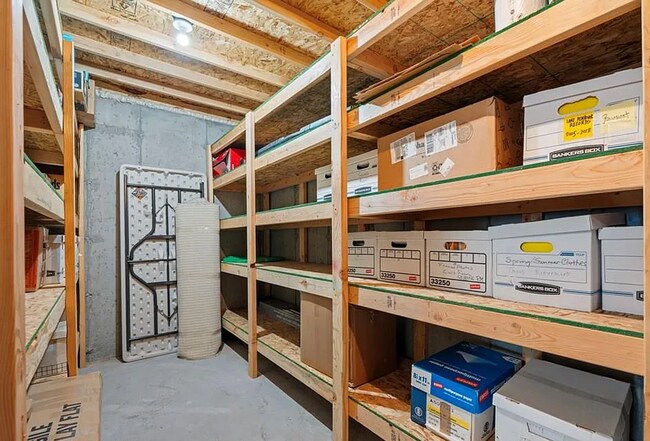 Building Photo - Beautiful Custom Home