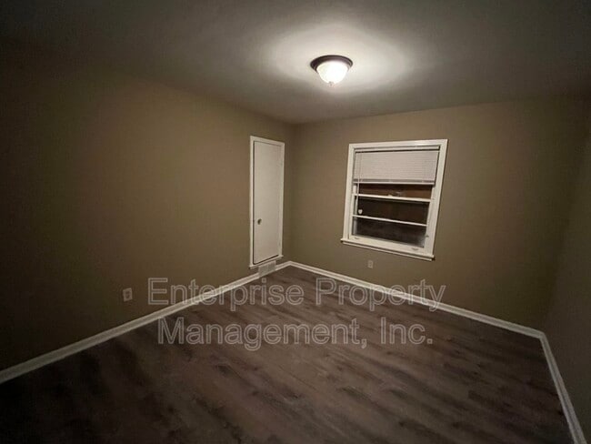Building Photo - 3531 Gowan Dr