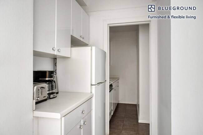 Building Photo - 150 E 39th St