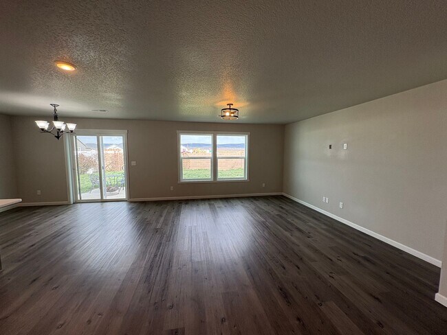 Building Photo - Home for Rent in Quincy