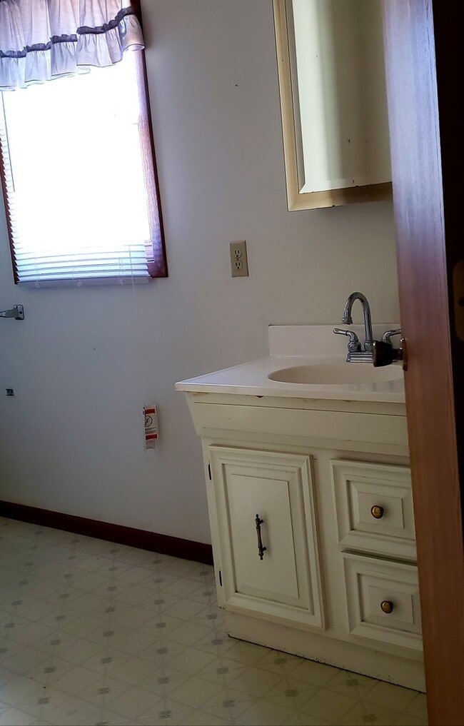 Building Photo - 3 Bed 1.5 Bath Single Family Home in Wausau