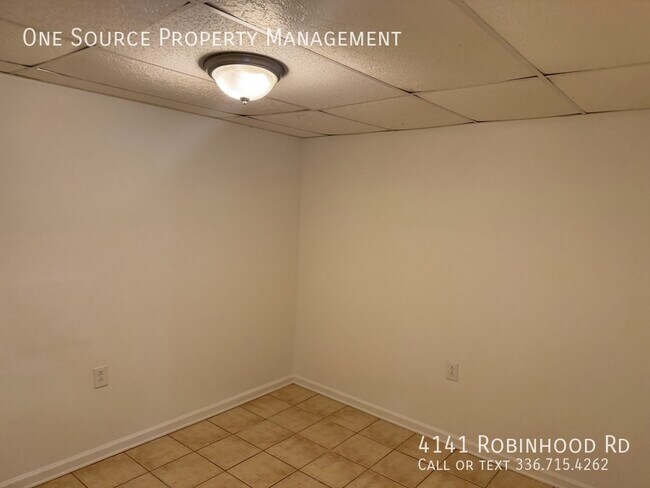 Building Photo - 4141 Robinhood Rd