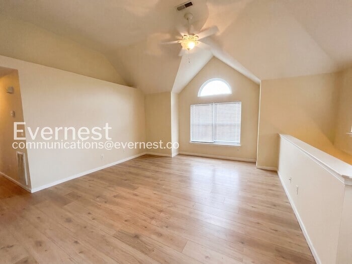 Building Photo - 710 Queens Path