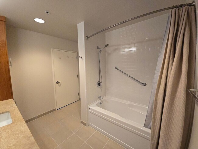 Building Photo - Luxury 14th Floor Studio at Axis in Downtown San Jose