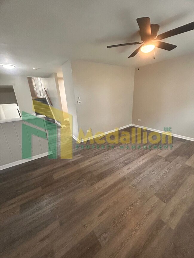 Building Photo - Experience the charm of this stunning 5-bedroom, 1.5-bath home, where modern living meets comfort...