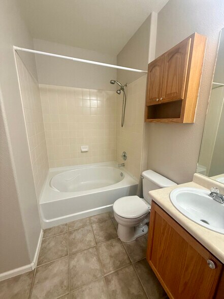Building Photo - 1575 Olympia Cir