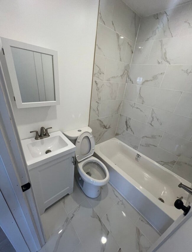 Building Photo - All Utilities INCLUDED - 6 Rooms for Rent - $450/mo -$800/mo