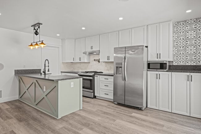 Building Photo - 257 Holiday Way