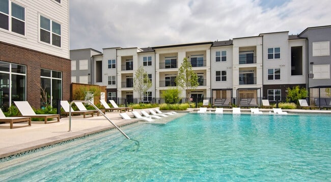 Building Photo - 1301 Leah Ave