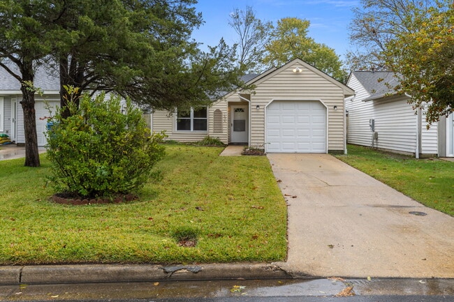 Building Photo - 1636 Mill Oak Dr