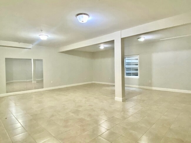 Building Photo - 8 Courtyard Pl