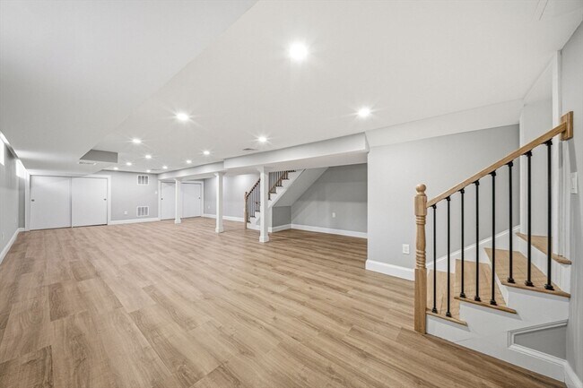 Building Photo - 9 Logan Ave