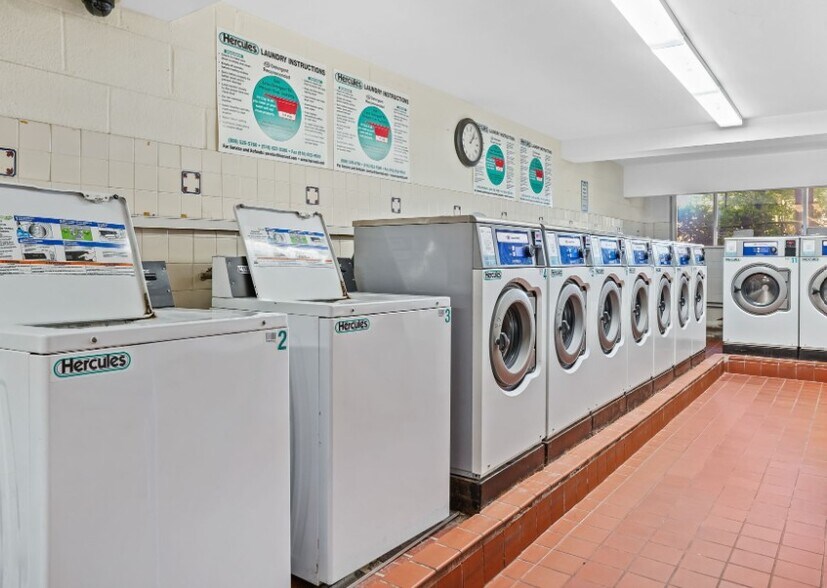 Building Photo - 91 Strawberry Hill Ave