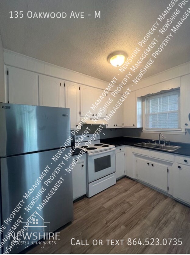 Building Photo - 135 Oakwood Ave