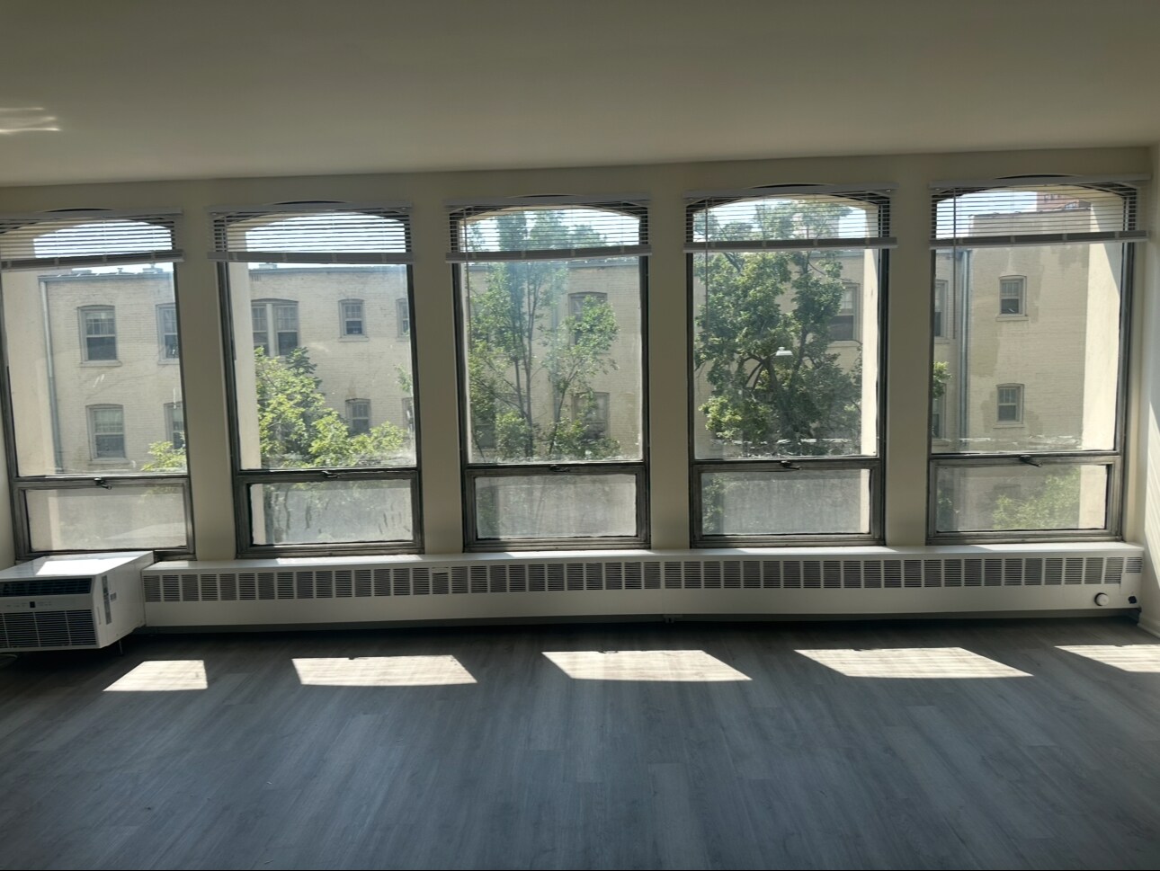 Building Photo - 1400 E 55th Pl