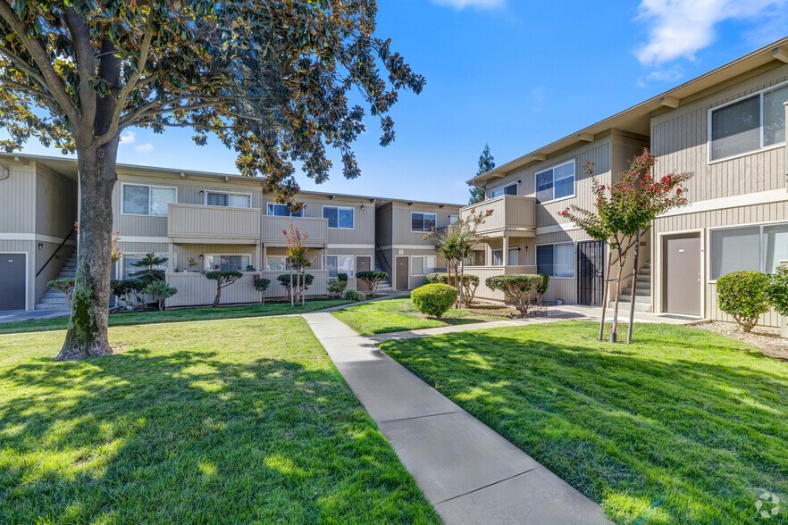 Exterior of Grounds - Stardust Villa Apartments