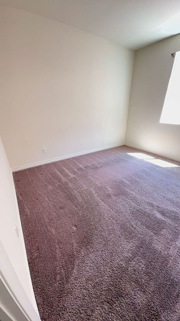 Building Photo - 3 BEDROOM VICTORVILLE HOME