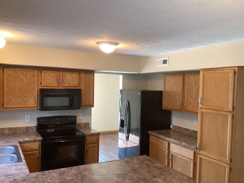 Building Photo - 940 Fox Croft Pl