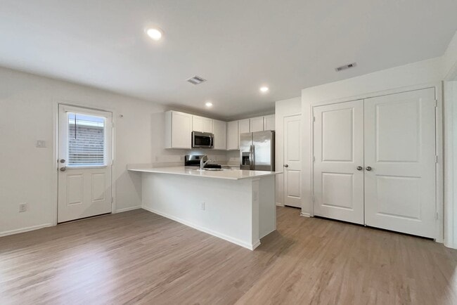 Building Photo - 16418 Monte Sinai Dr