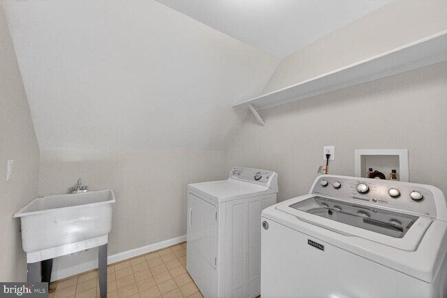 Building Photo - 12600 Maidens Bower Dr