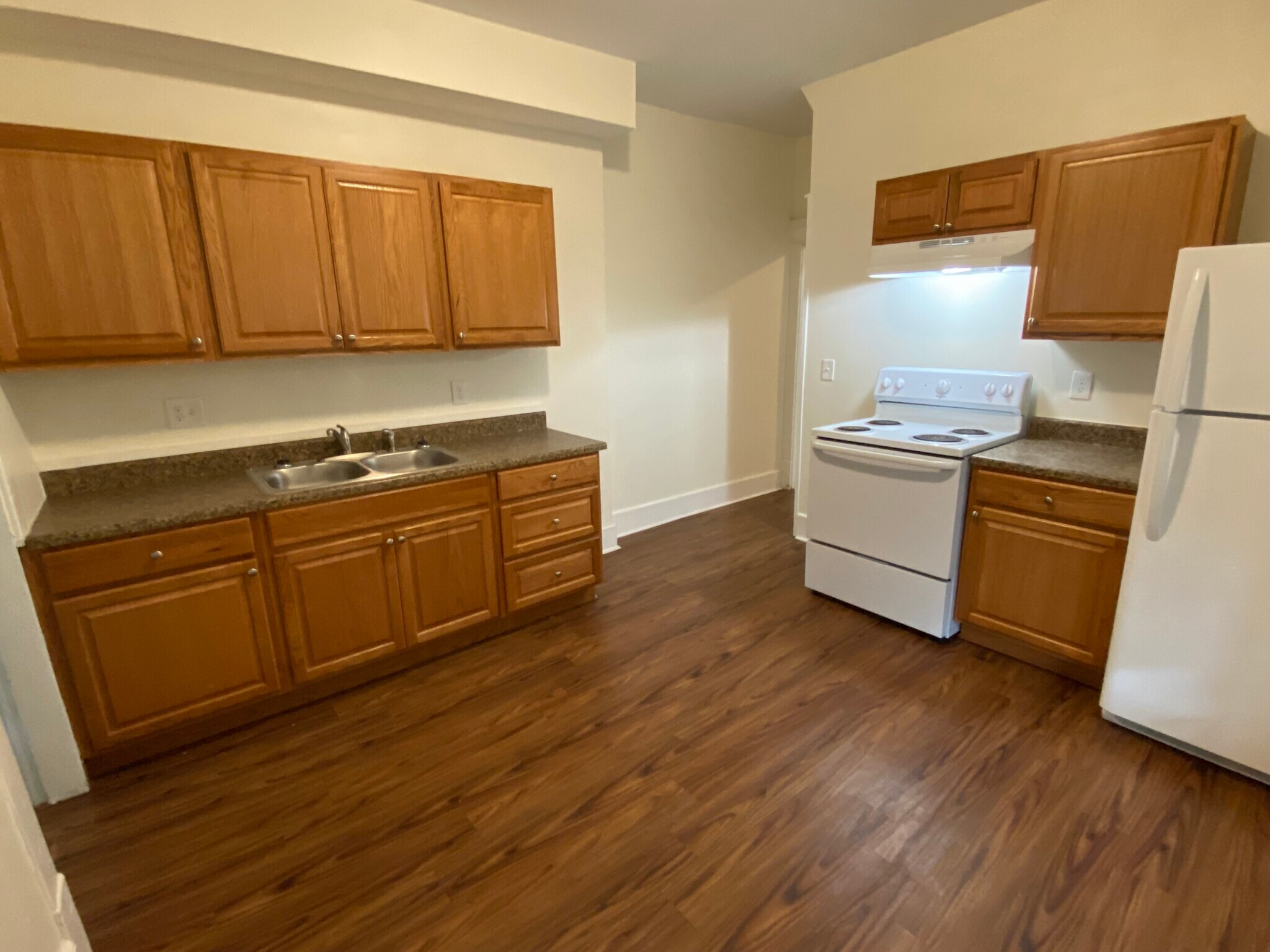 Building Photo - 82 Dana Ave