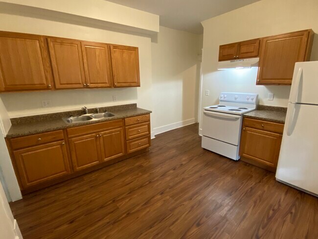 Building Photo - 82 Dana Ave