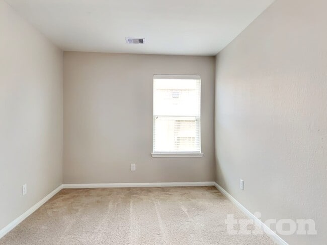 Building Photo - 2402 Regatta Ln