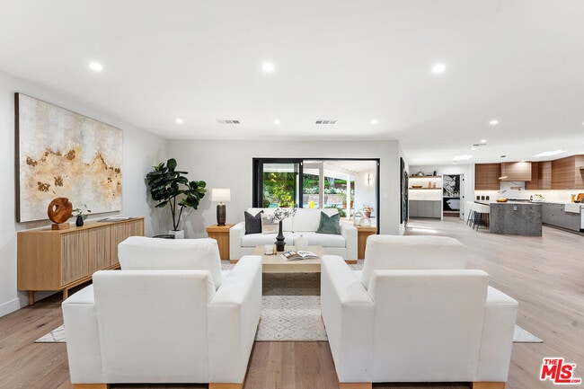 Building Photo - 4943 Palomar Dr