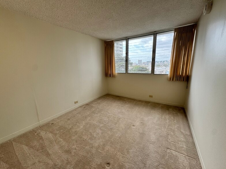 Building Photo - 2637 Kuilei St