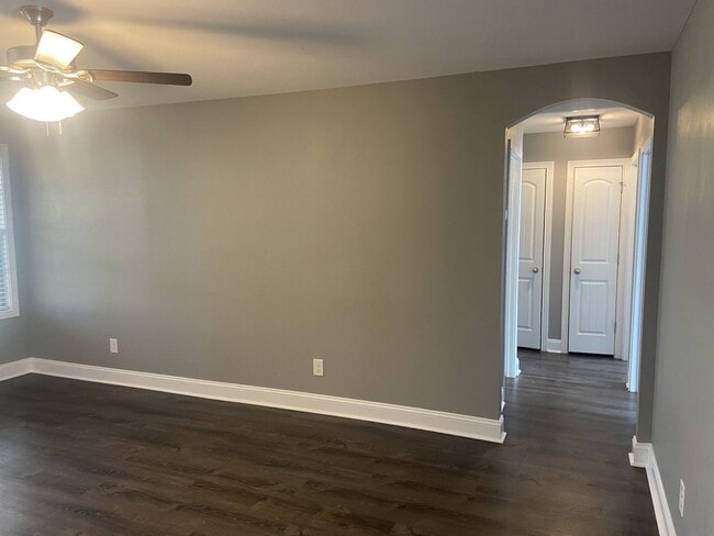 Building Photo - Sweet 3 bed 2 bath.  No Backyard Neighbors.