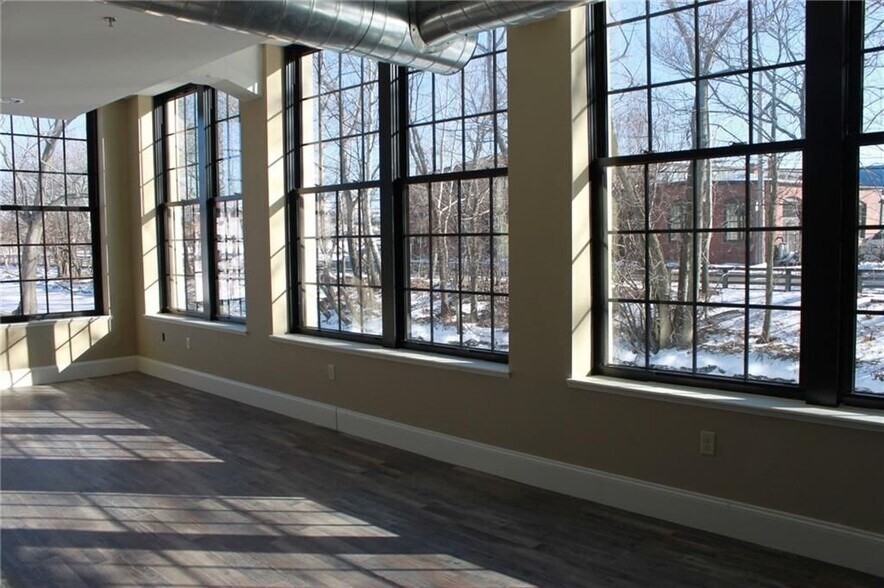 Building Photo - 411 Valley St