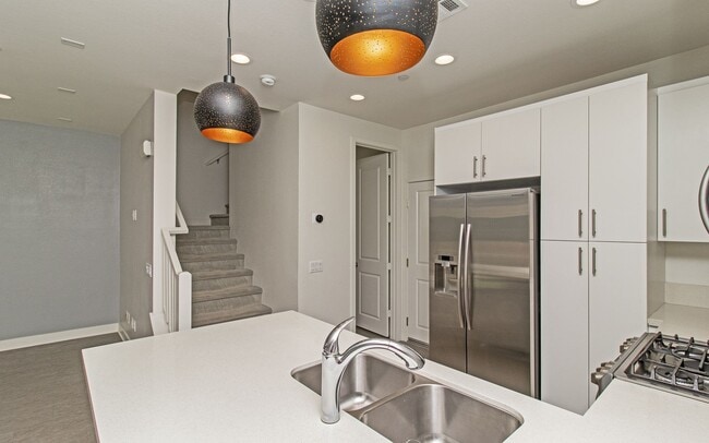 Building Photo - 2+ Bedroom Newer Build, Town Home