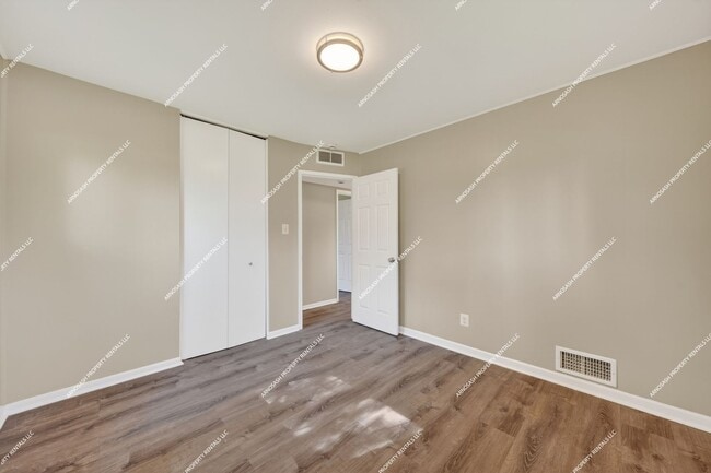 Building Photo - Rare Rental Opportunity! Fully Renovated 3-bedroom, 2-bath Brick Ranch in Farmington Hills!