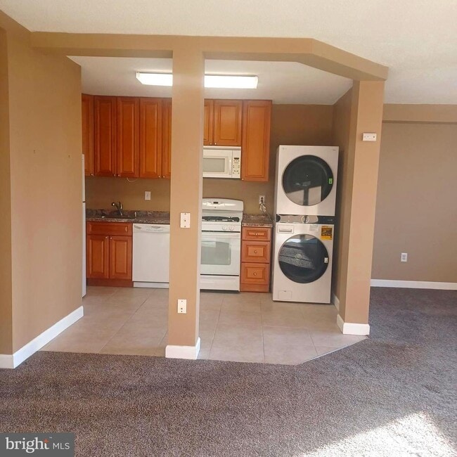 Building Photo - 3705 S George Mason Dr