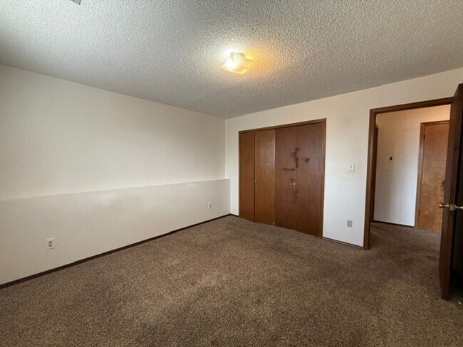 Building Photo - 1122 Yuma St