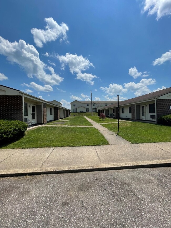 Building Photo - 2 BR