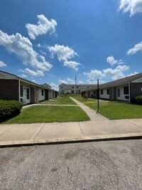 Building Photo - 1 BR 60%