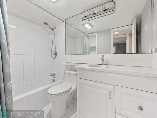 Building Photo - 371 S Hollybrook Dr