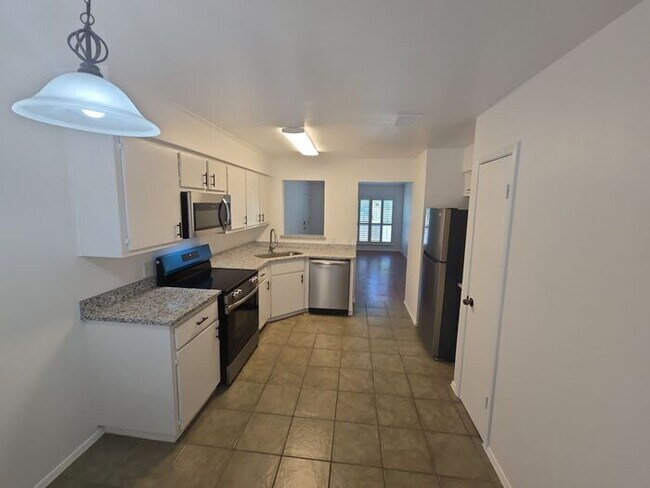 Primary Photo - **Bright 2 Bed / 1 Bath Duplex with Off-St...