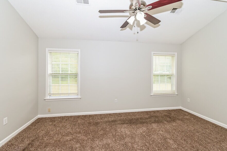 Building Photo - 252 Sandalwood Dr