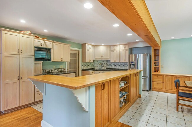Building Photo - 5BD/3BA Beautiful House in South Burlington