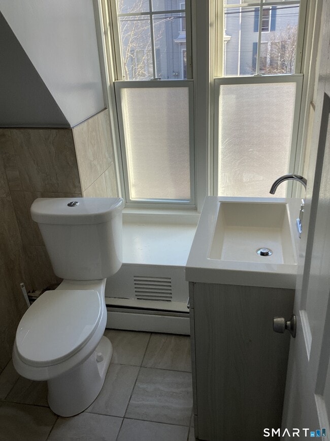 Building Photo - 68 Woodbridge St